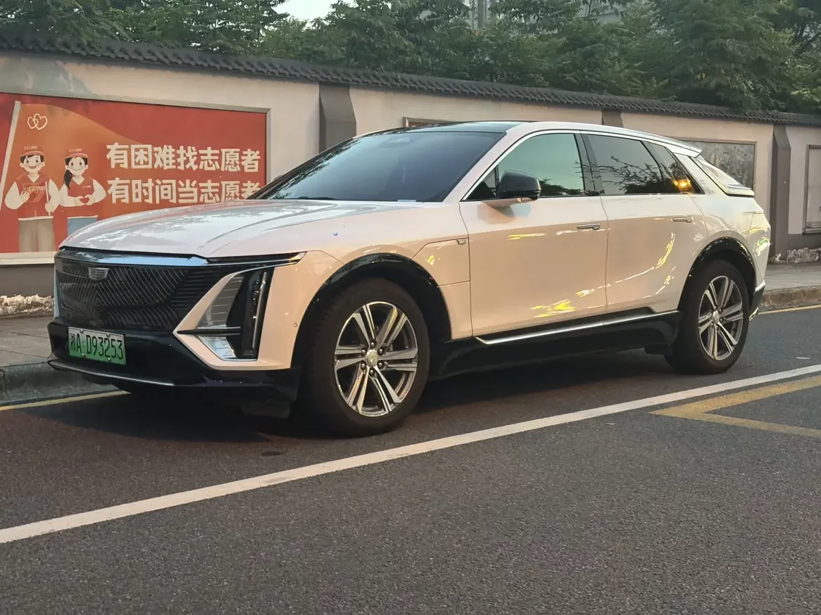 Cadillac IQ Ruige  из Китая