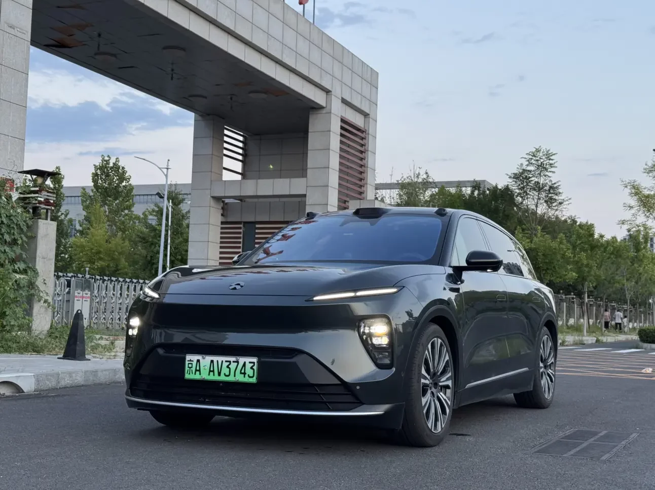 NIO ES8
