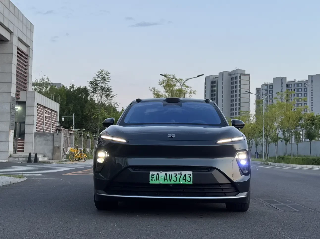 NIO ES8