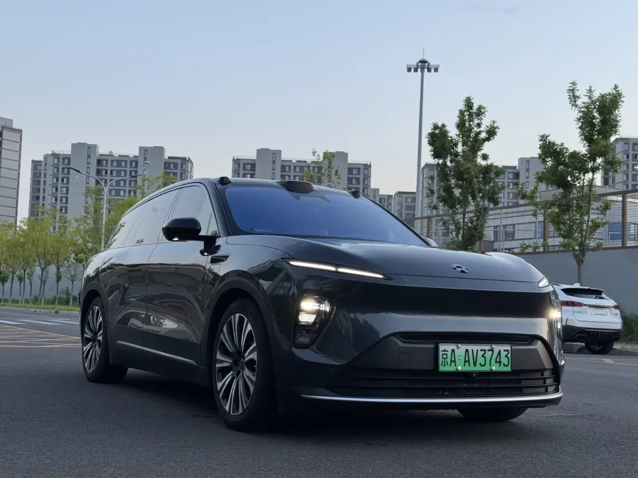 NIO ES8