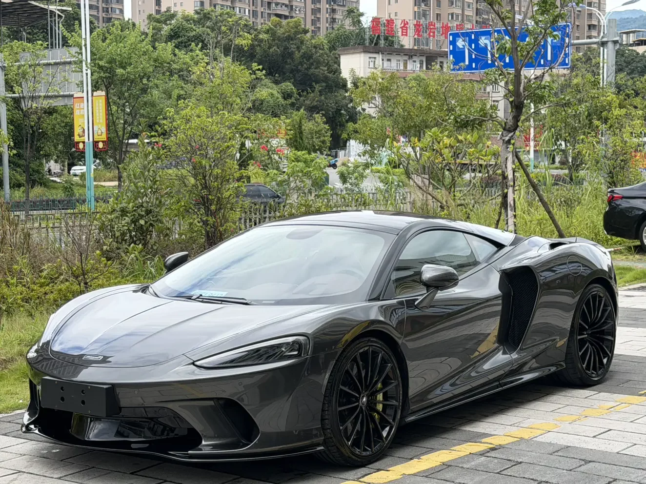 McLaren GT  из Китая