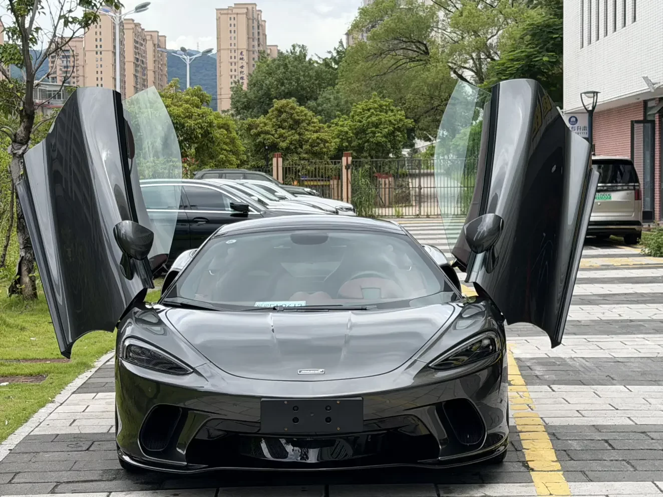 McLaren GT  из Китая