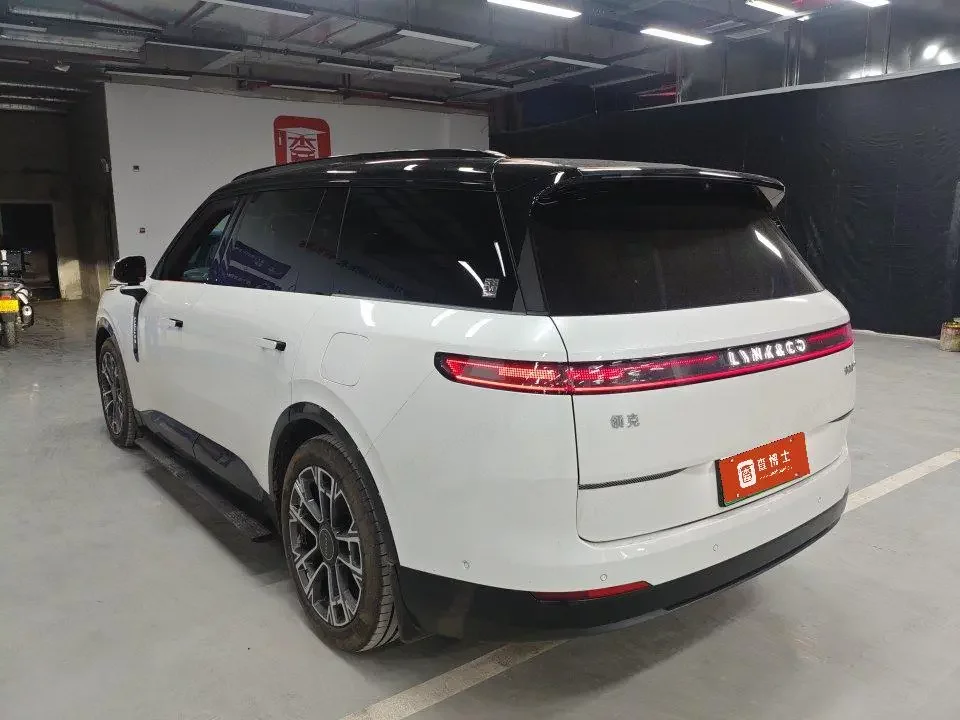 Lynk & Co 900