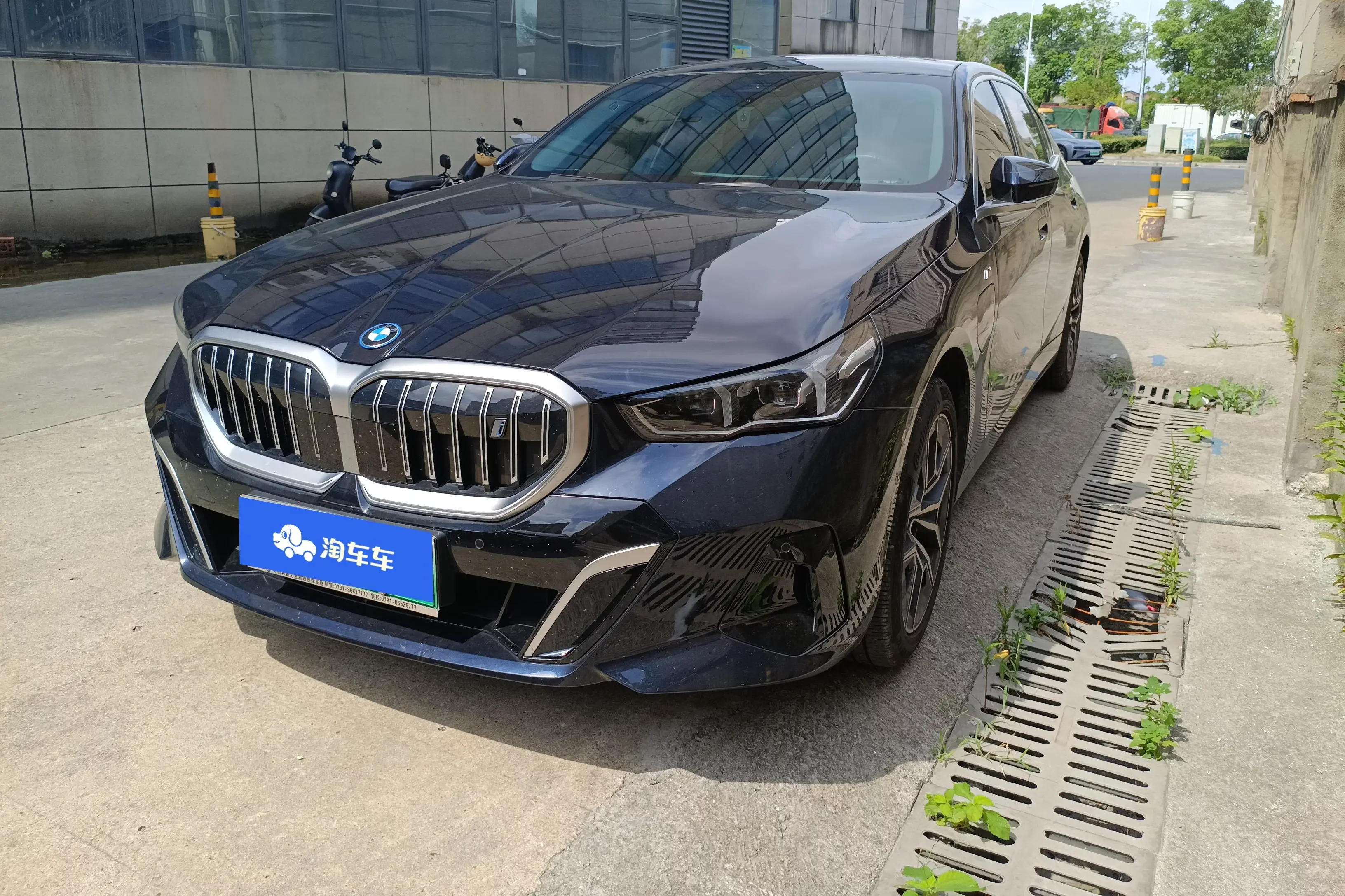 BMW i5  из Китая