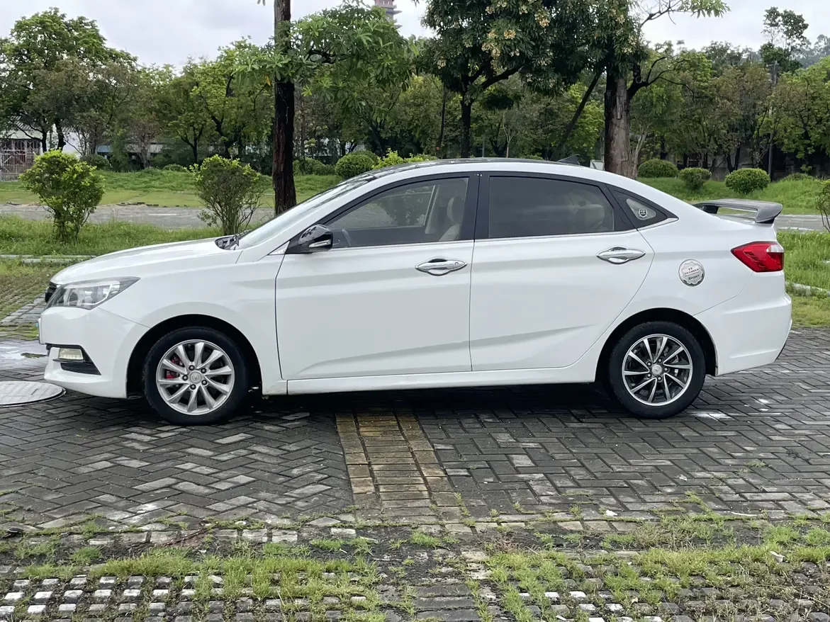 Changan Yuexiang V7