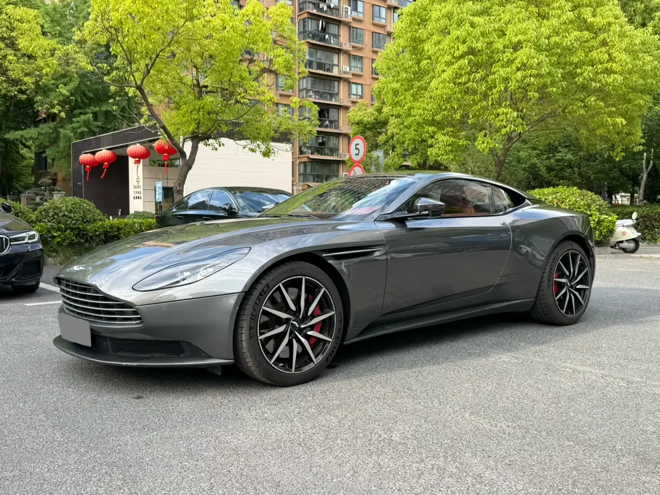 Aston Martin DB11  из Китая