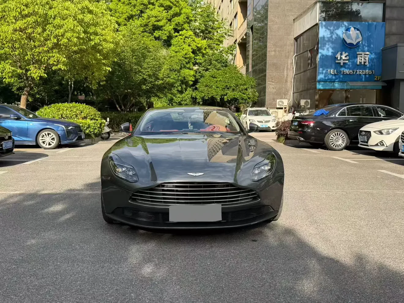 Aston Martin DB11  из Китая