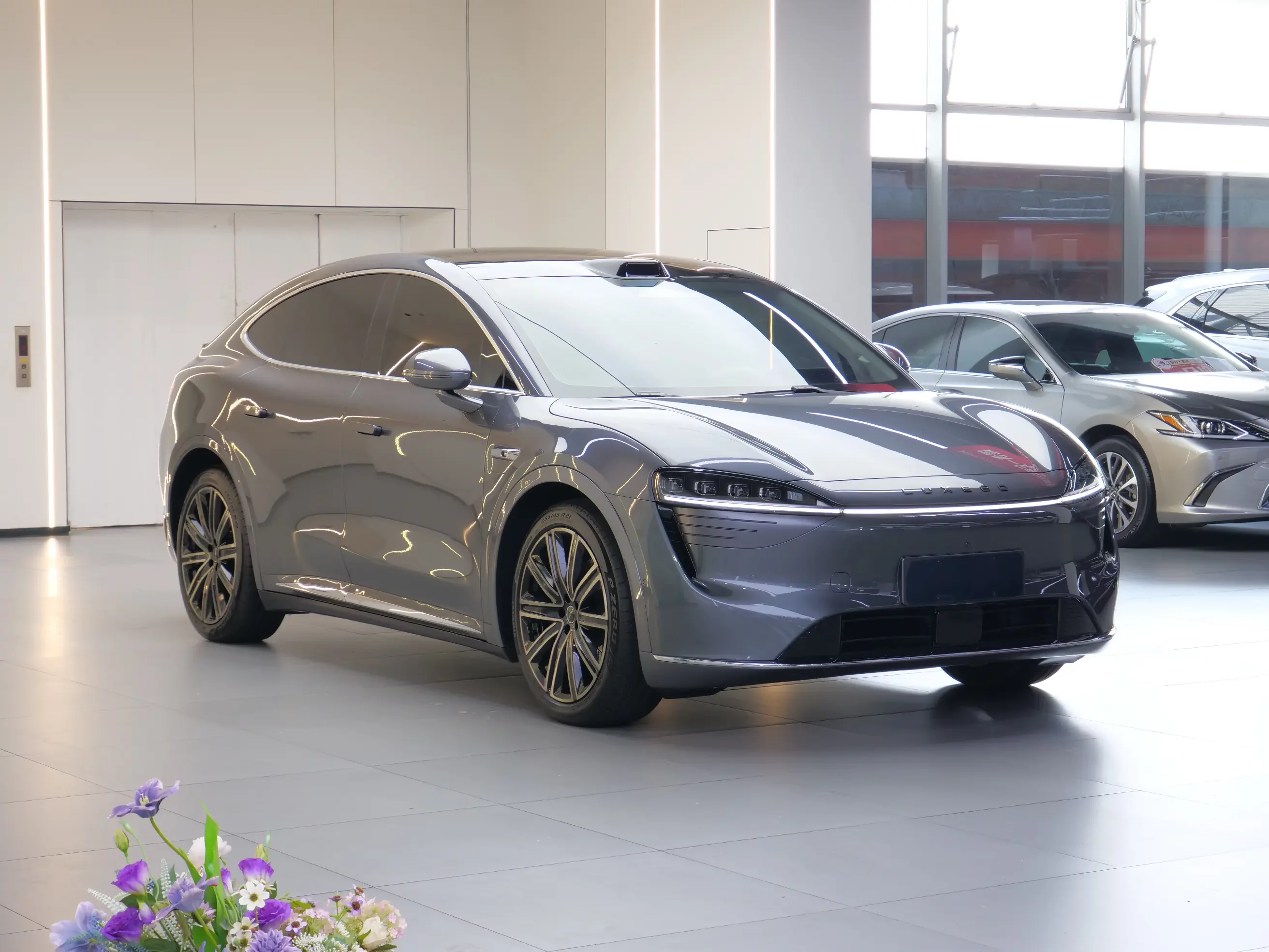 Luxeed Zhijie R7
