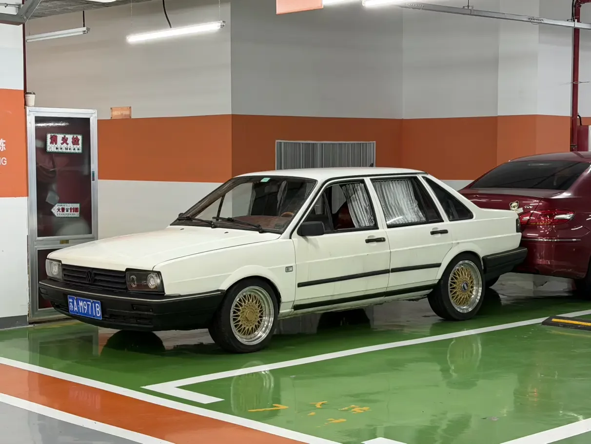 Volkswagen Santana Classic  из Китая