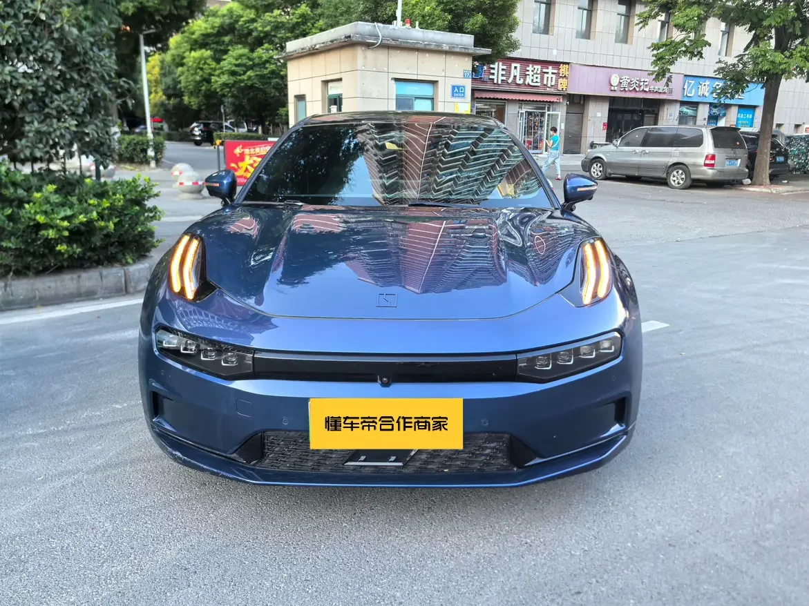 ZEEKR 001