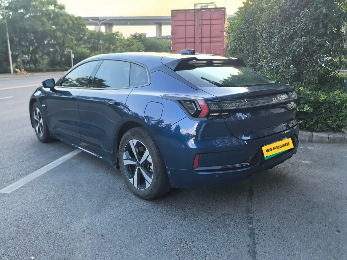 ZEEKR 001