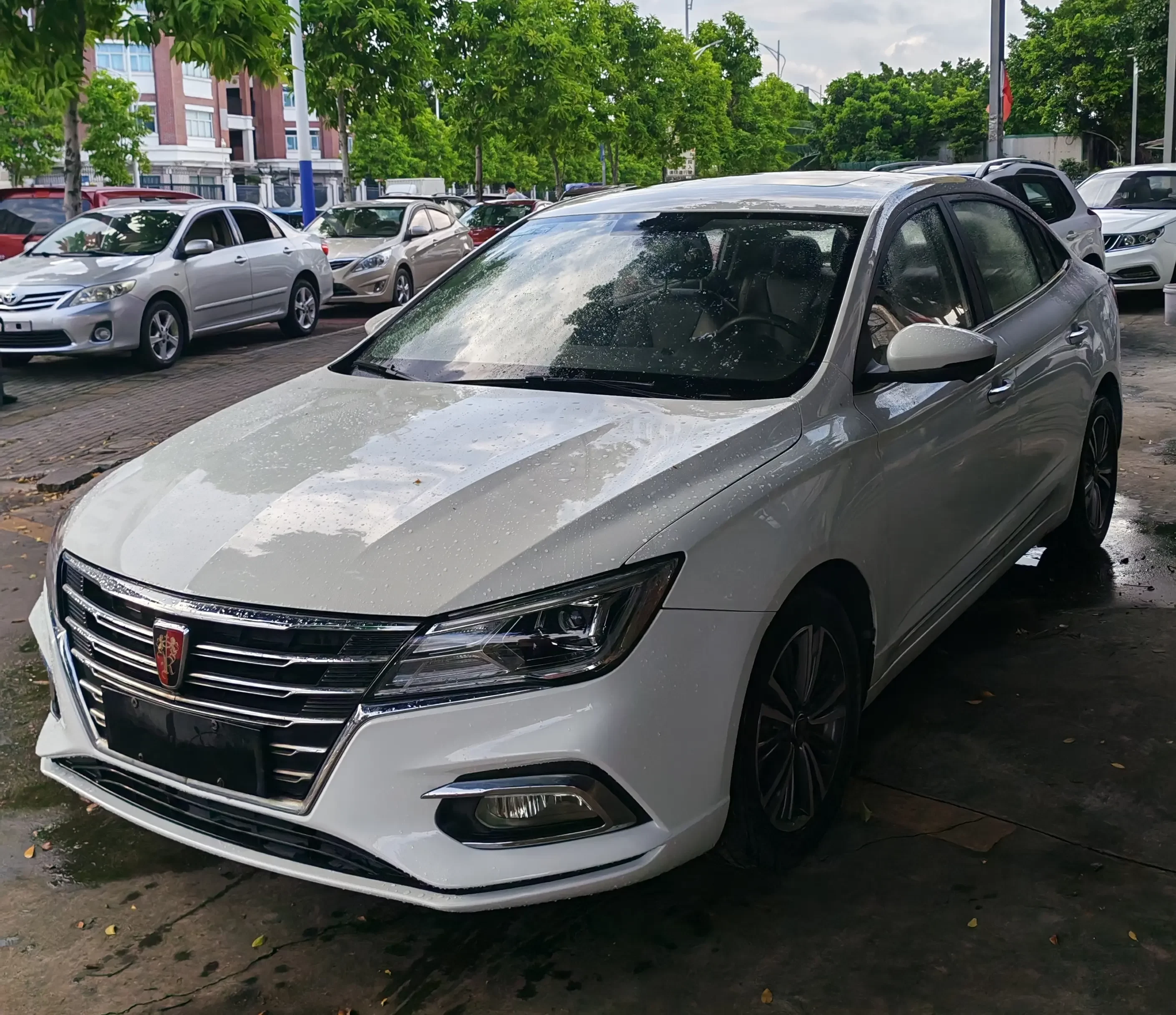 Roewe i5