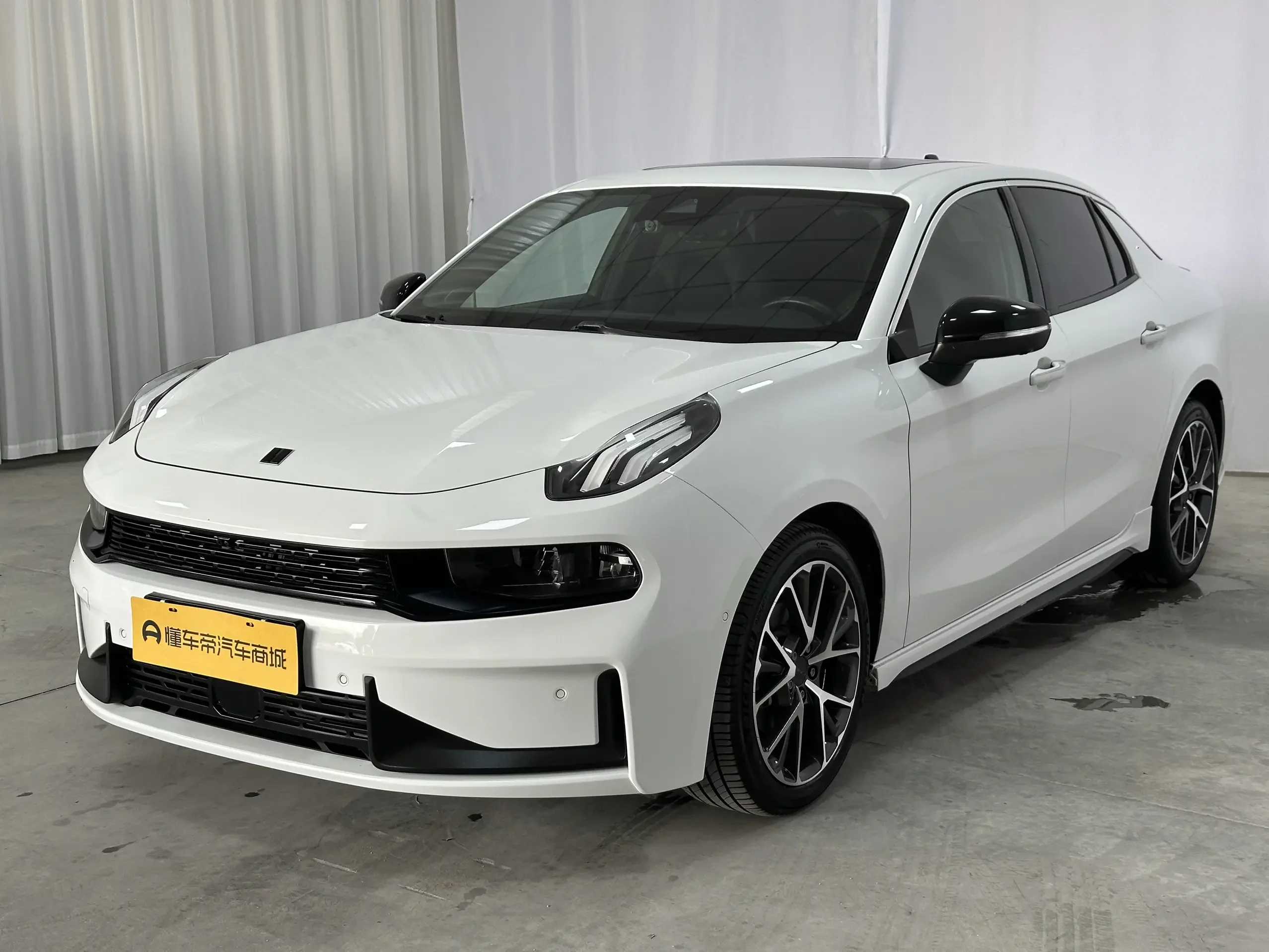 Lynk & Co 03