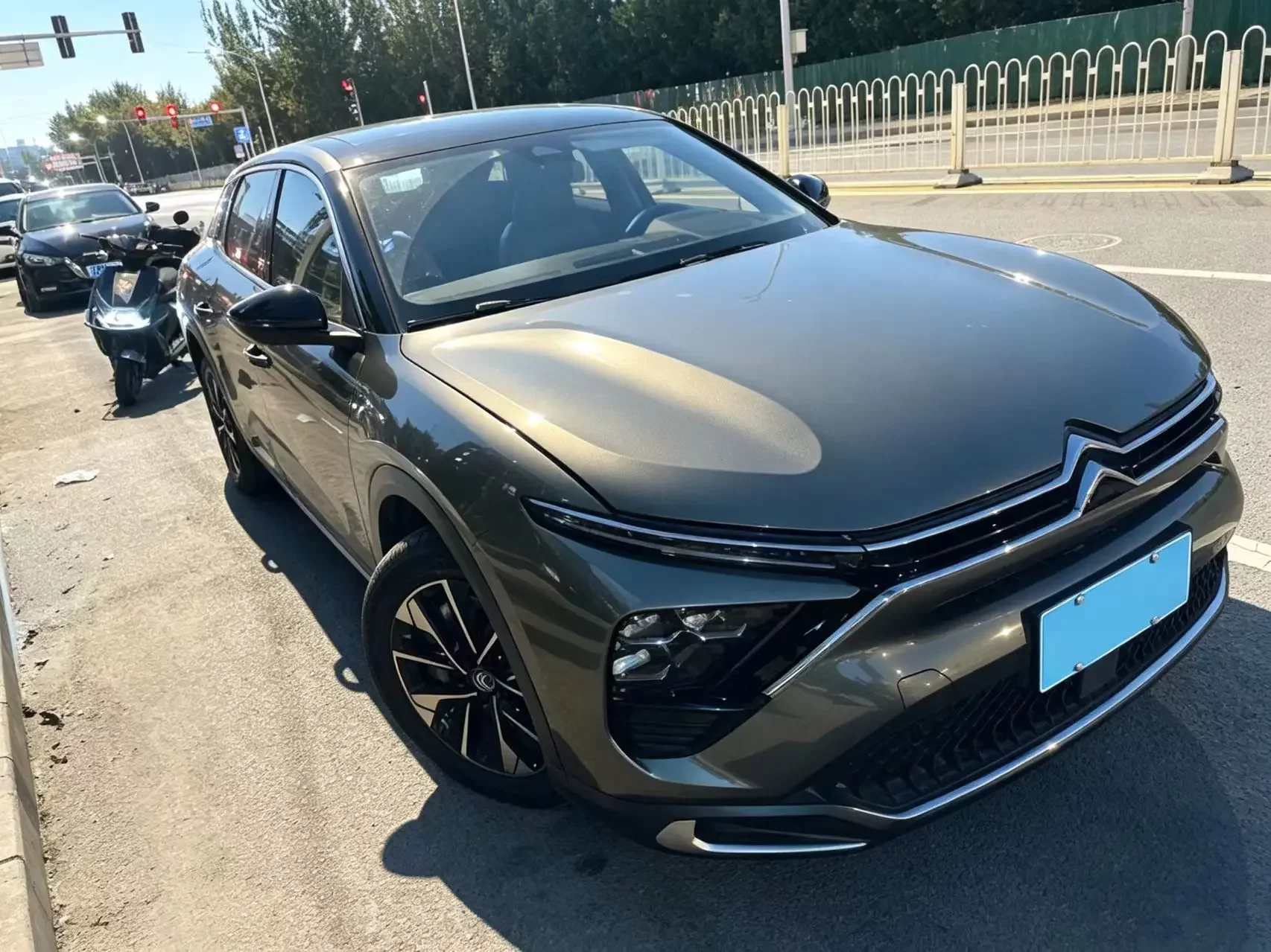 Citroën Versailles C5 X  из Китая