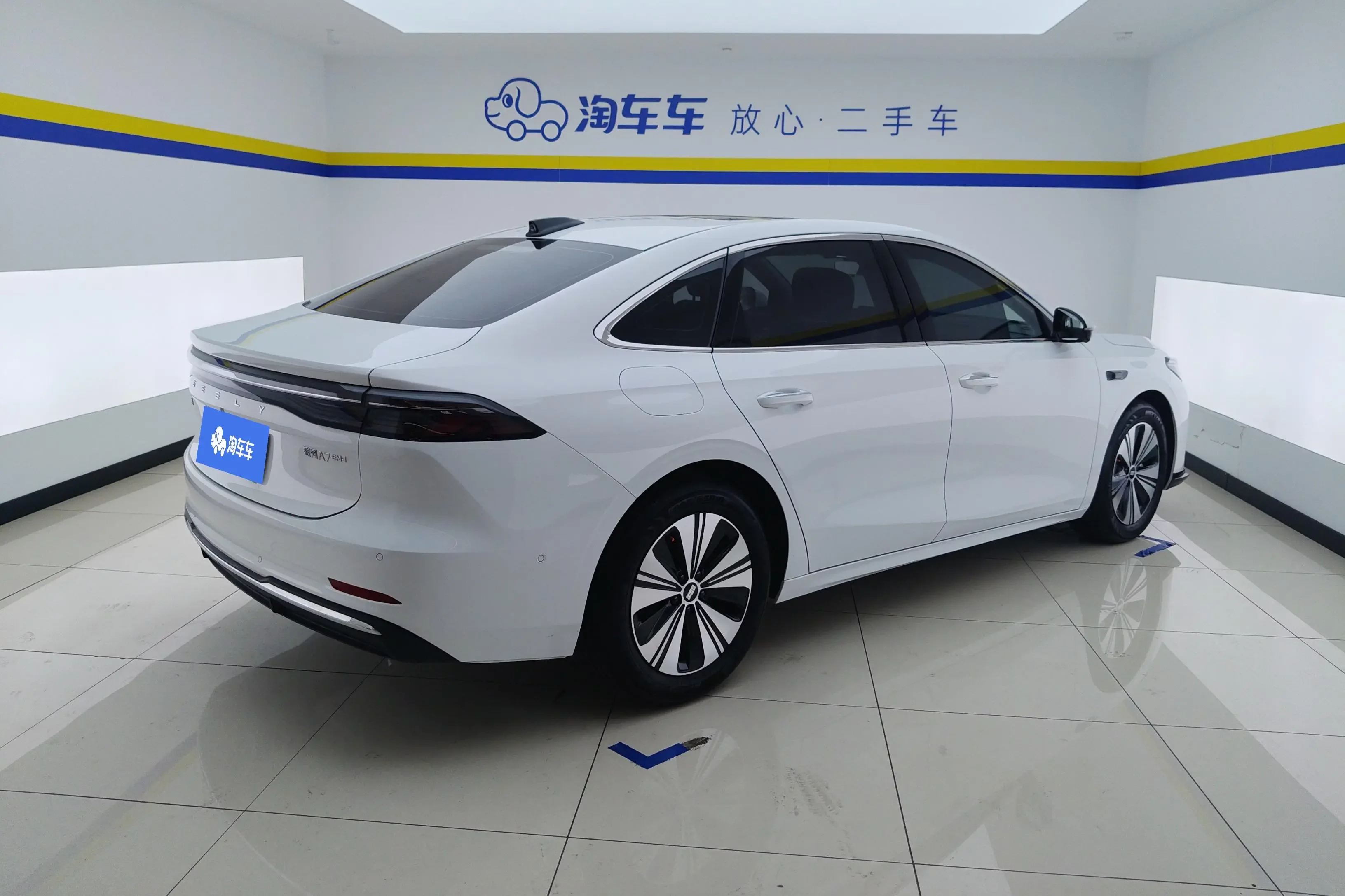Geely Galaxy A7 EM
