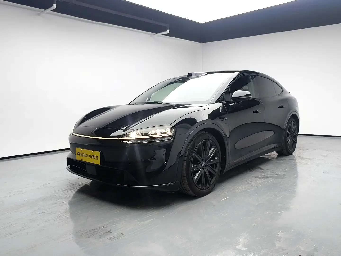Luxeed Zhijie R7