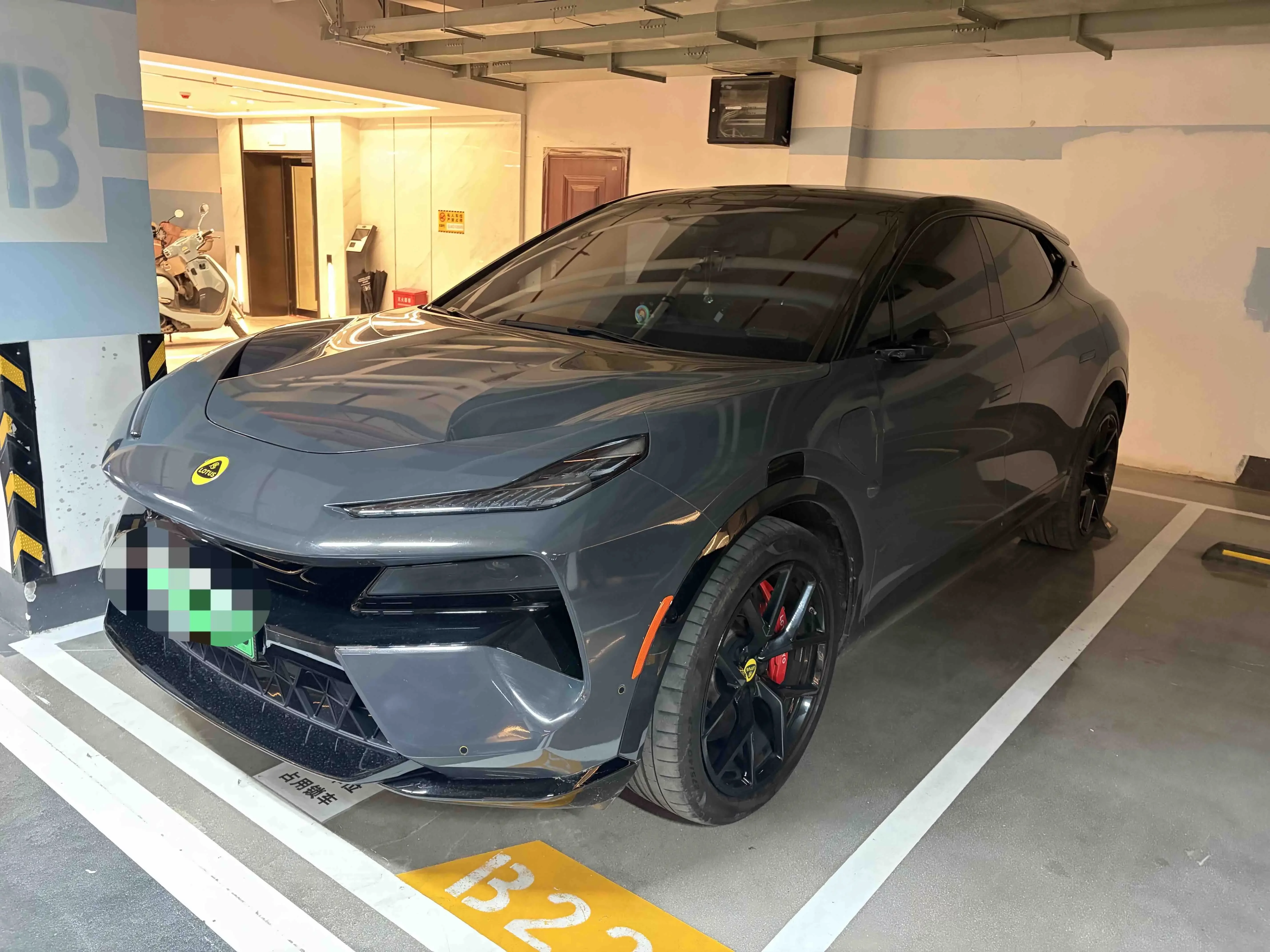 Lotus Eletre  из Китая