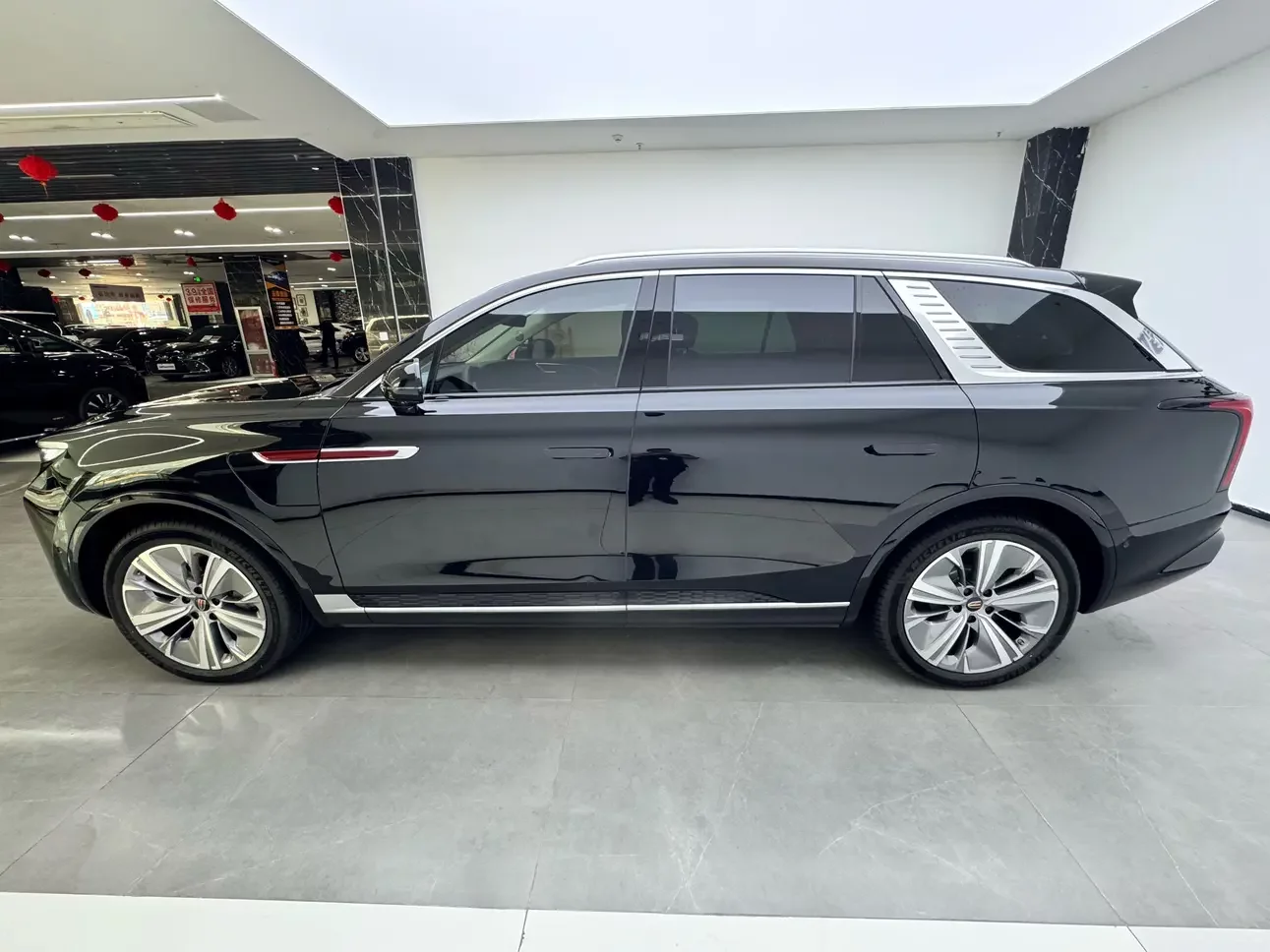 Hongqi E-HS9