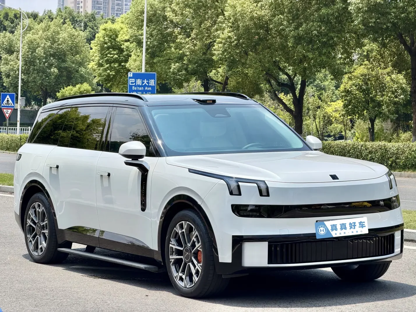 Lynk & Co 900