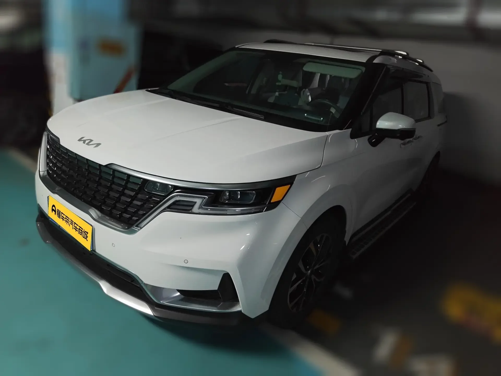 Kia Carnival  из Китая