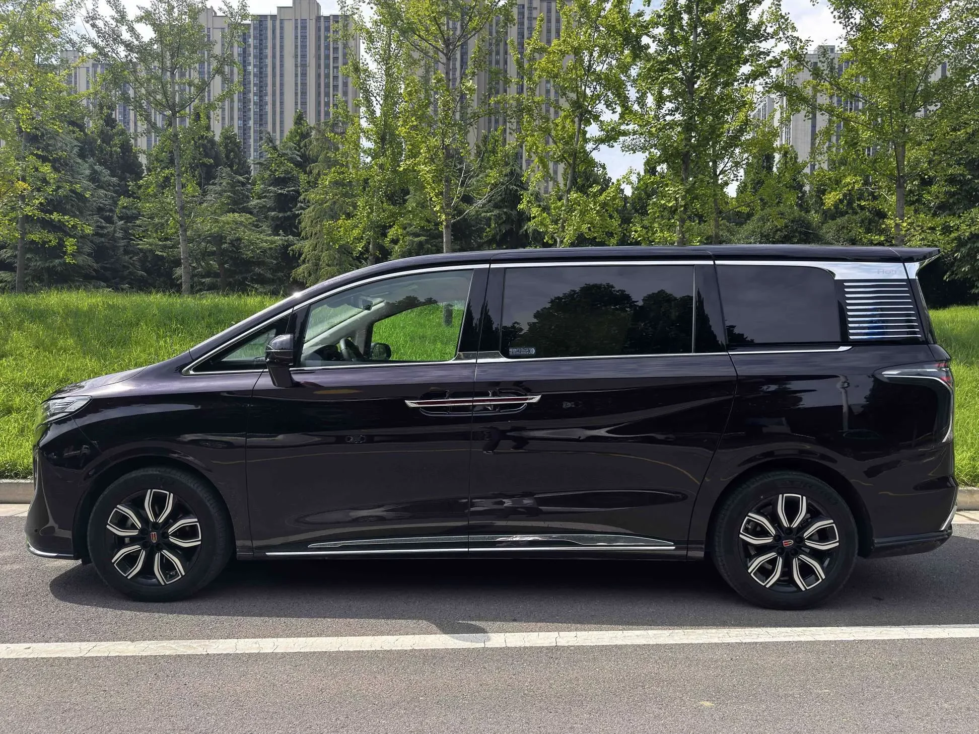 Hongqi HQ9