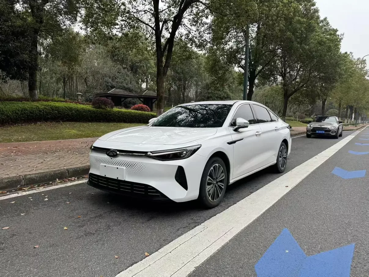 Chery Fengyun A8  из Китая