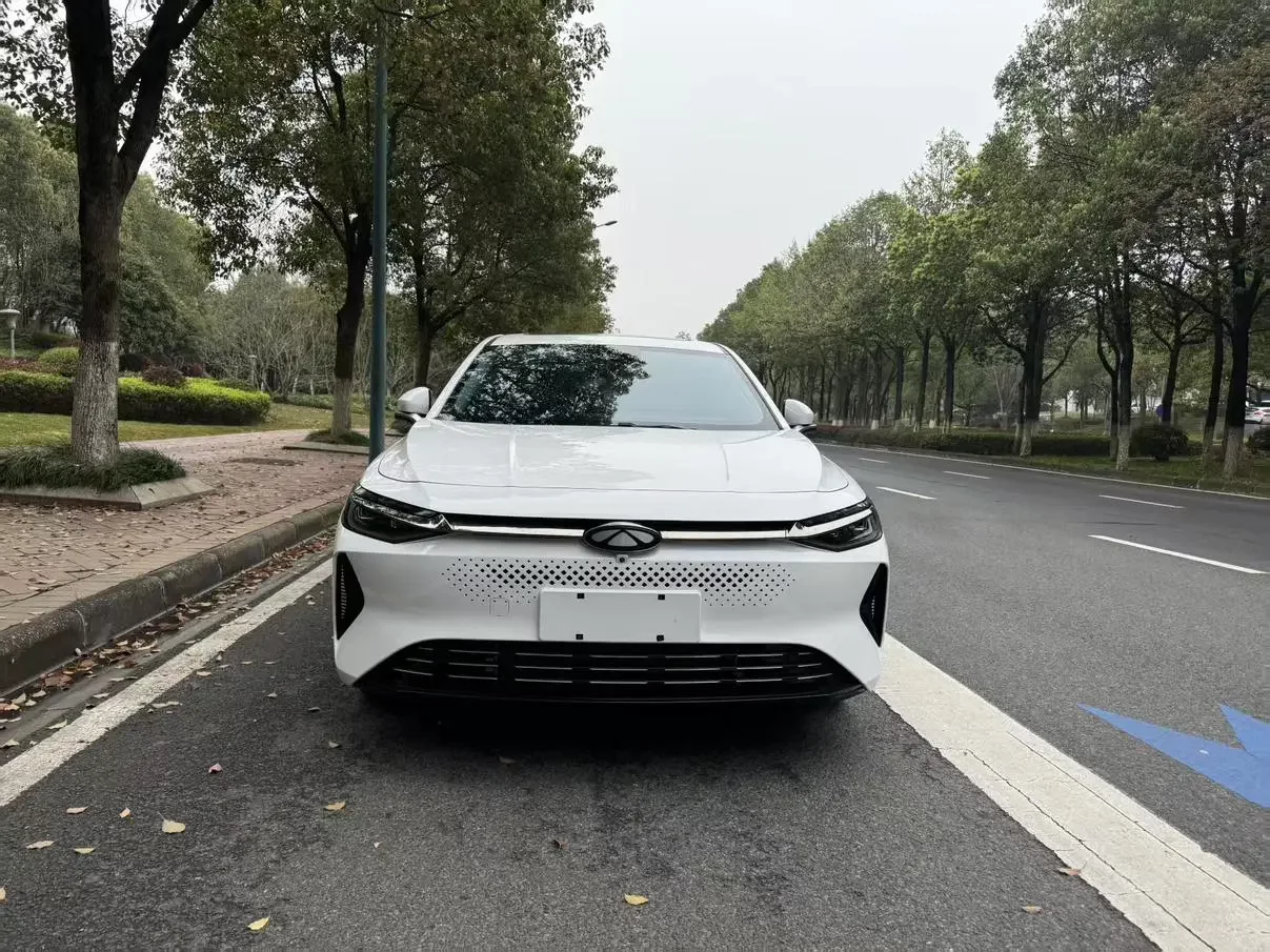 Chery Fengyun A8  из Китая