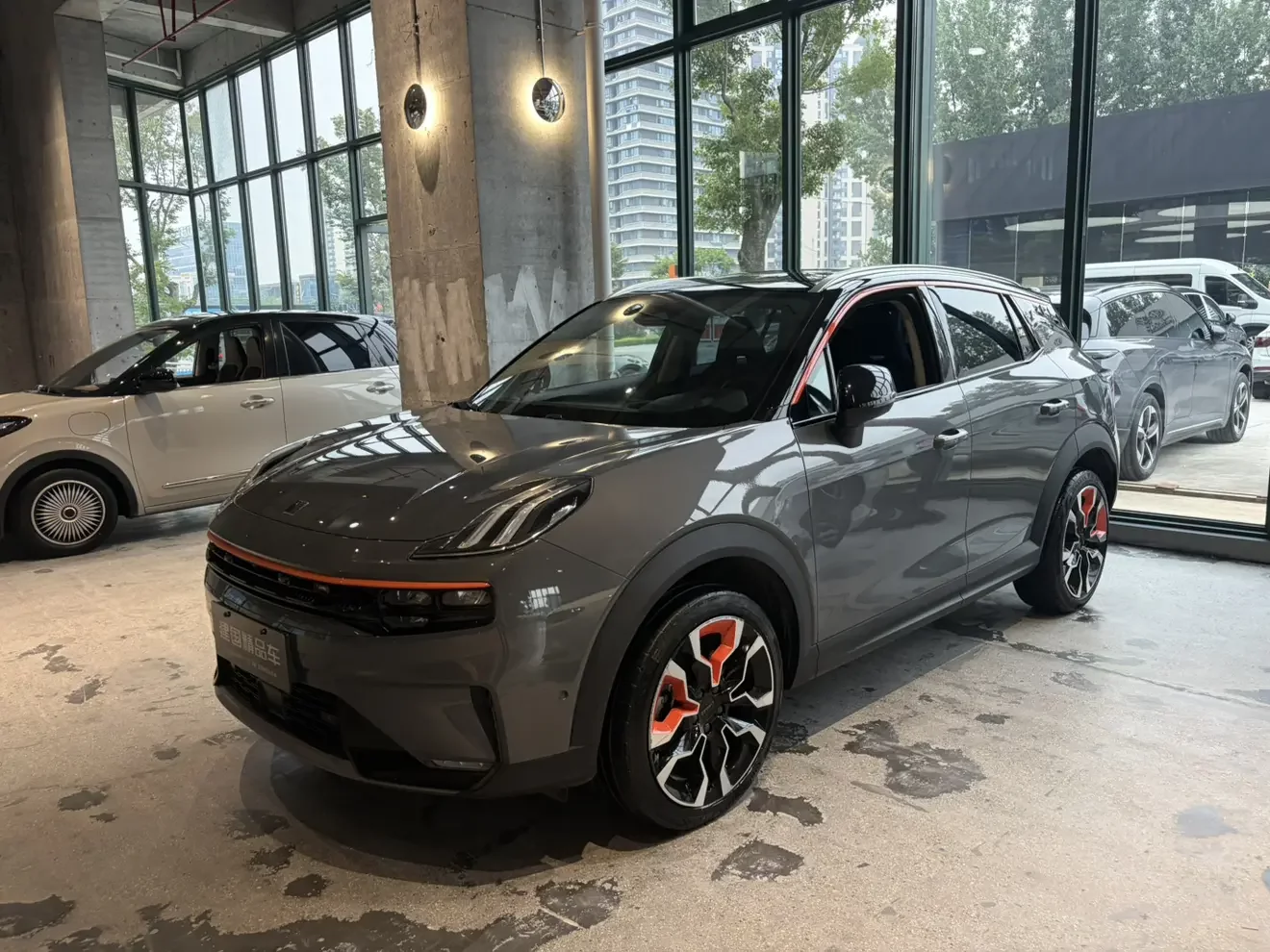 Lynk & Co 06