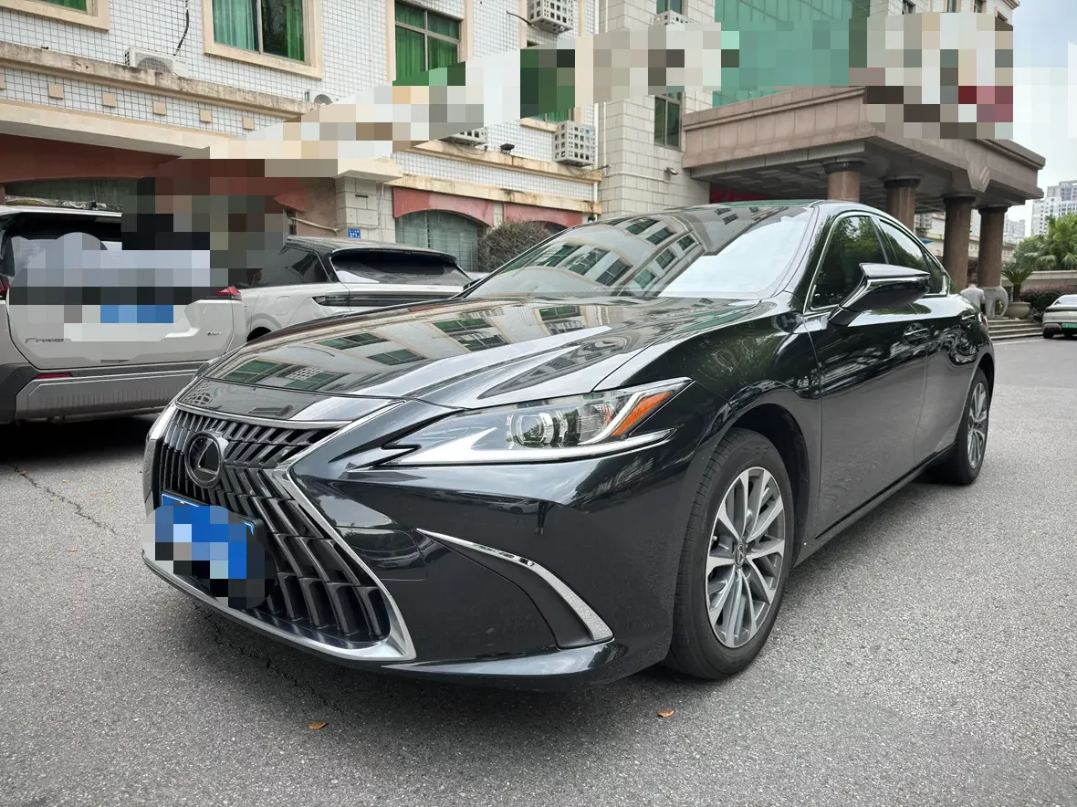 Lexus ES