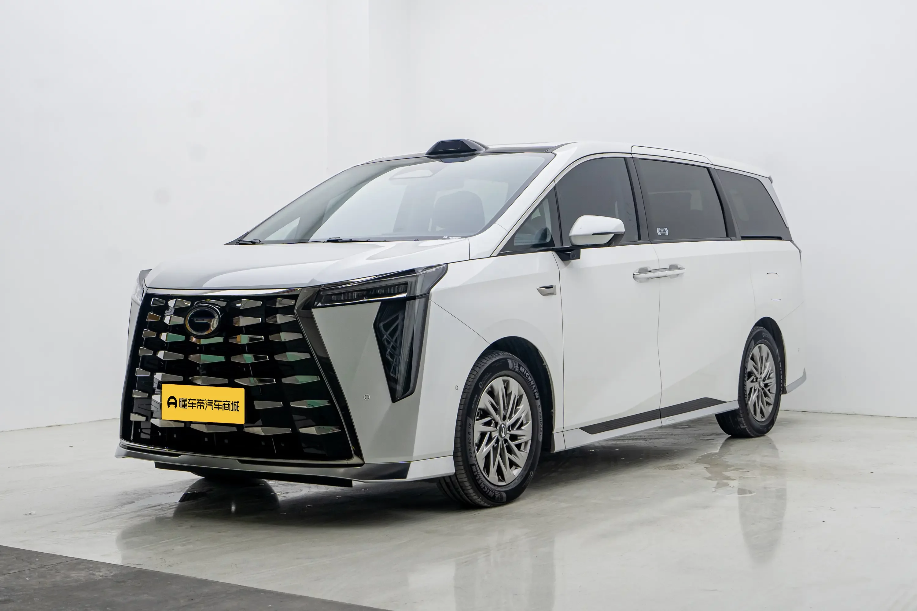 GAC Trumpchi aspires to the M8  из Китая