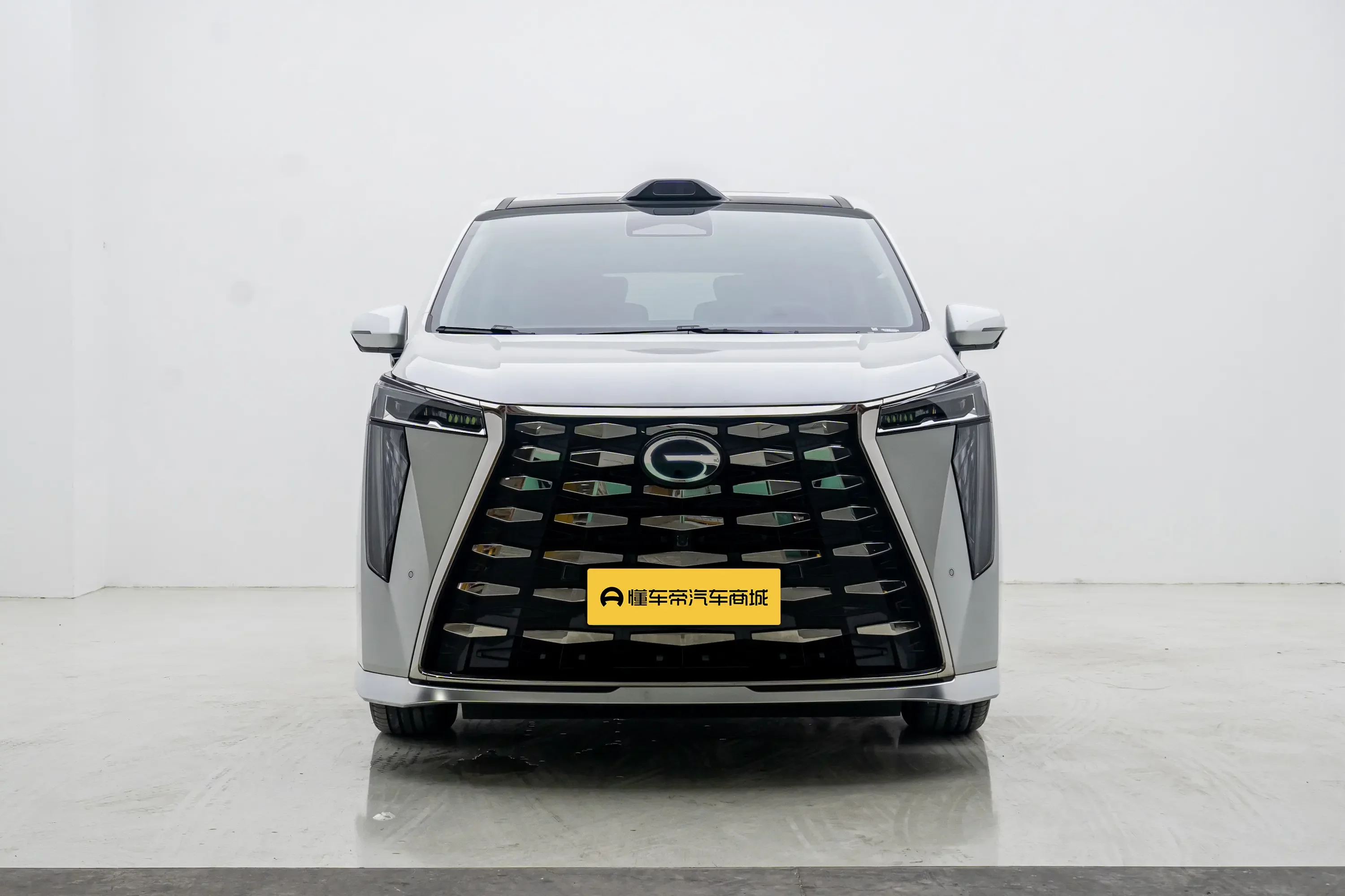 GAC Trumpchi aspires to the M8  из Китая