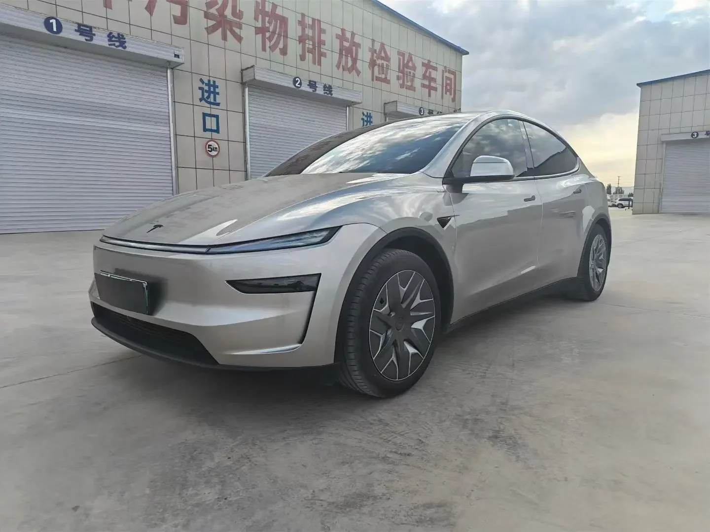 Tesla Model Y L  из Китая