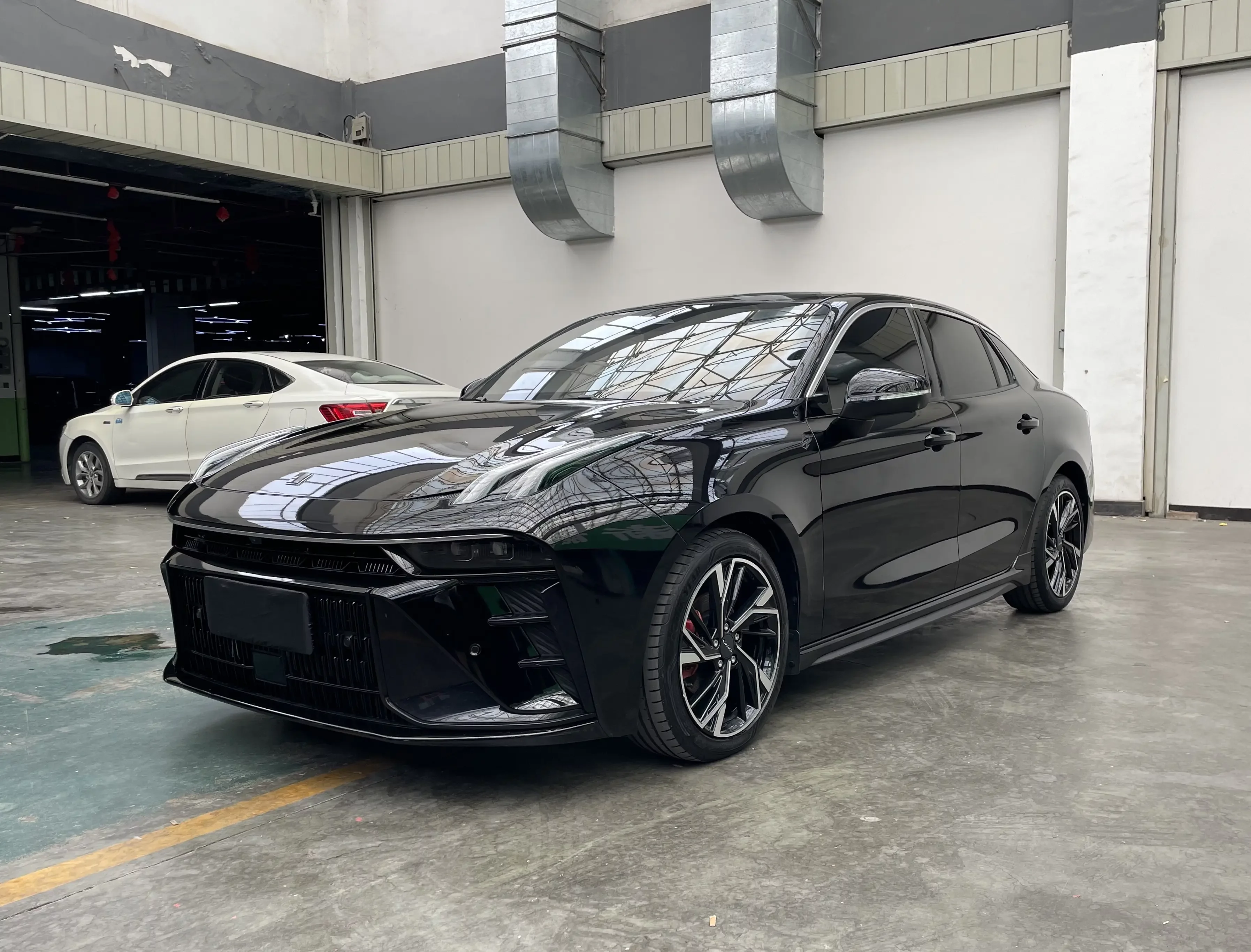 LYNK & CO 03