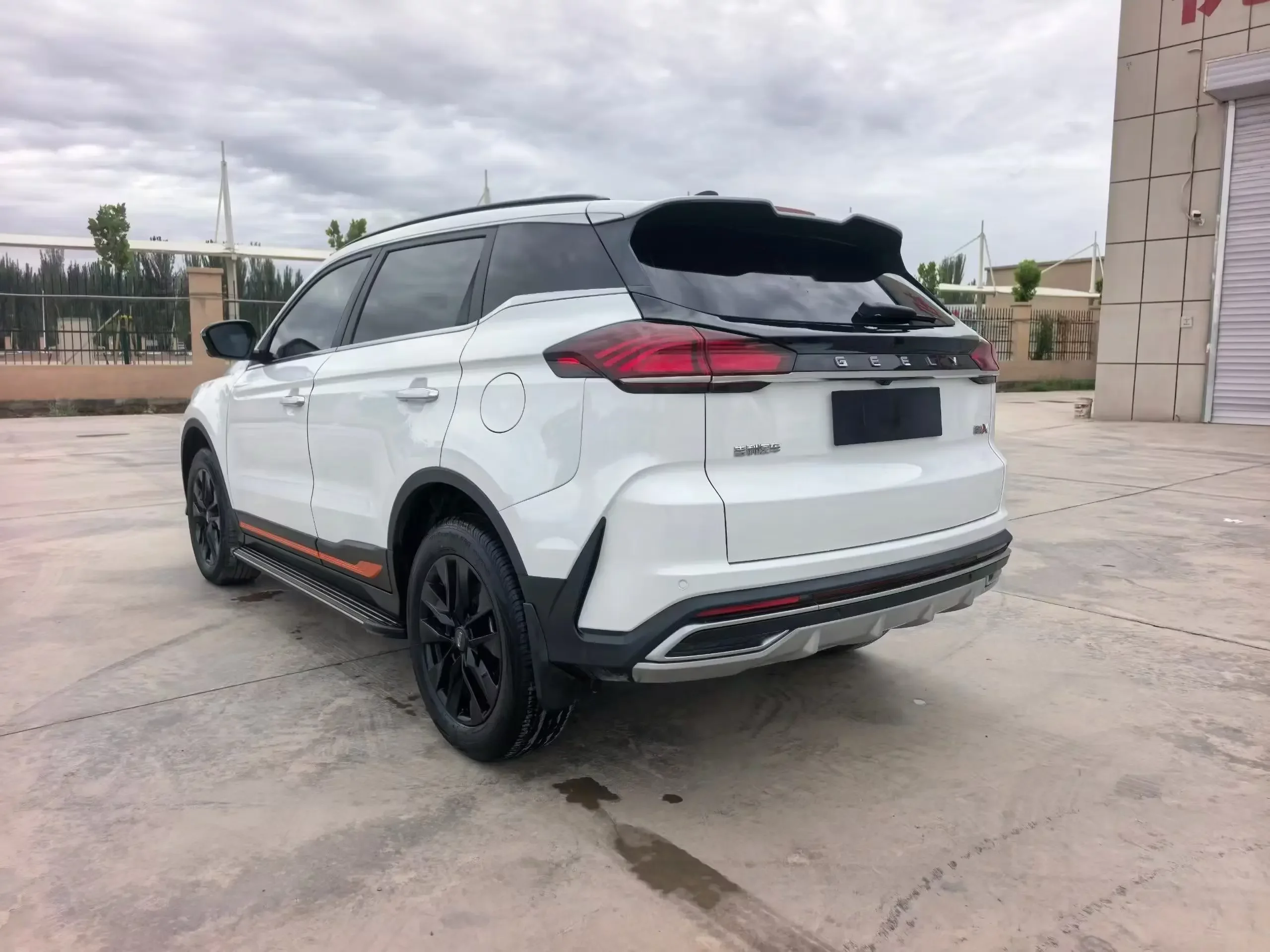 Geely Atlas