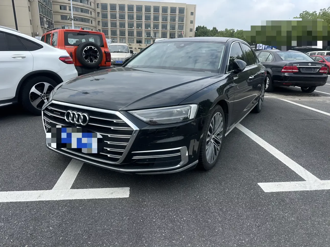Audi A8  из Китая