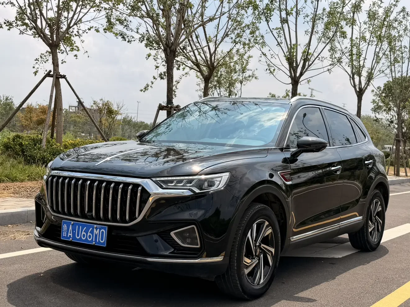 Hongqi HS5