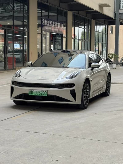 ZEEKR 001