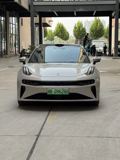 ZEEKR 001