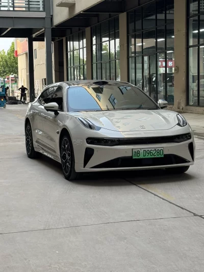 ZEEKR 001