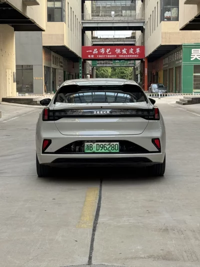 ZEEKR 001