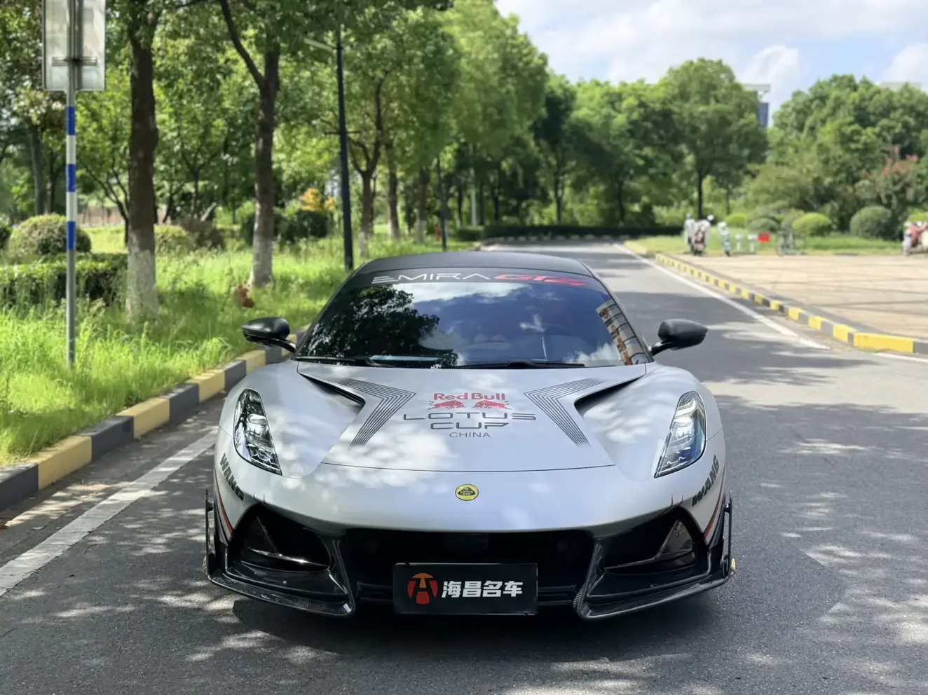 Lotus Emira  из Китая