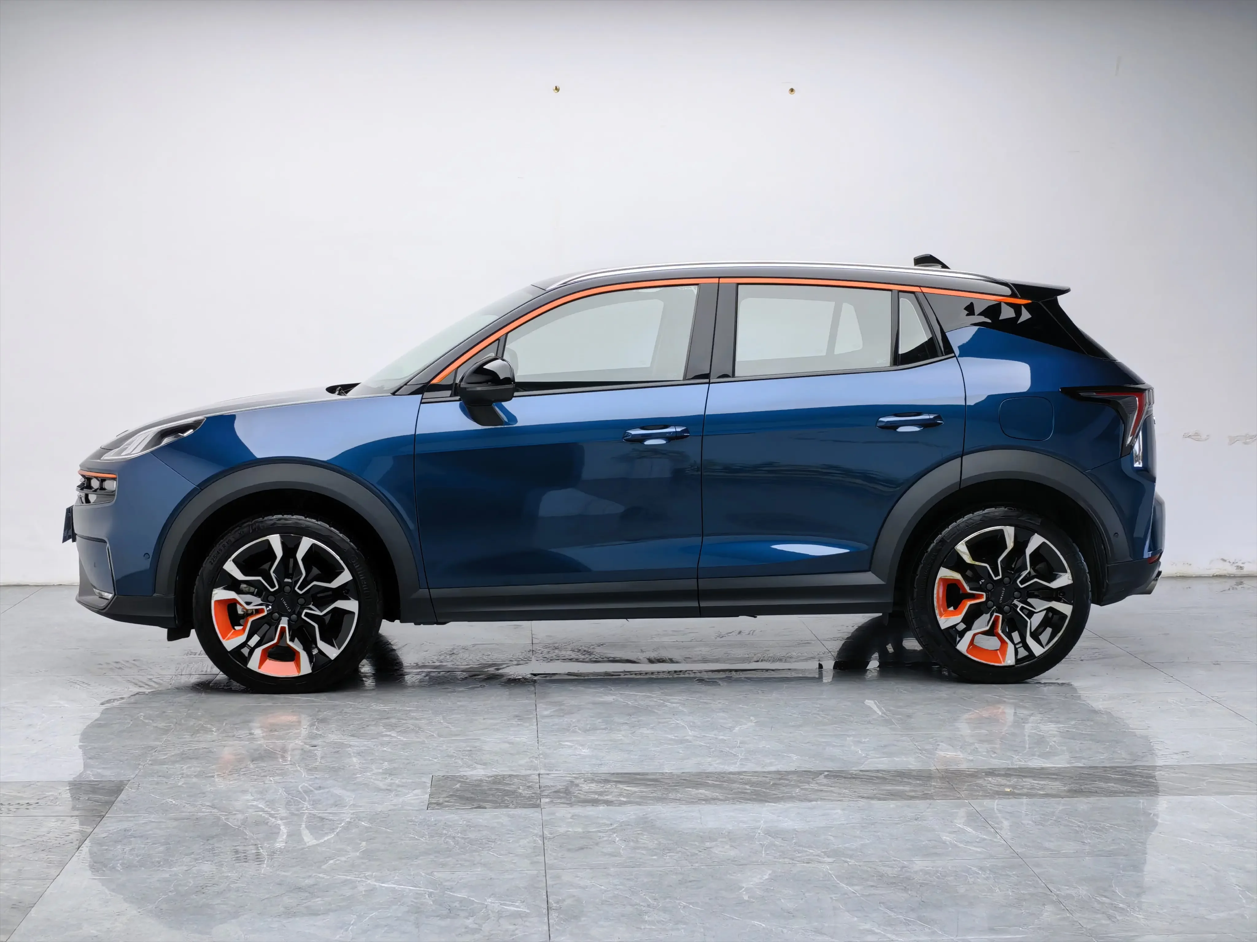 Lynk & Co 06