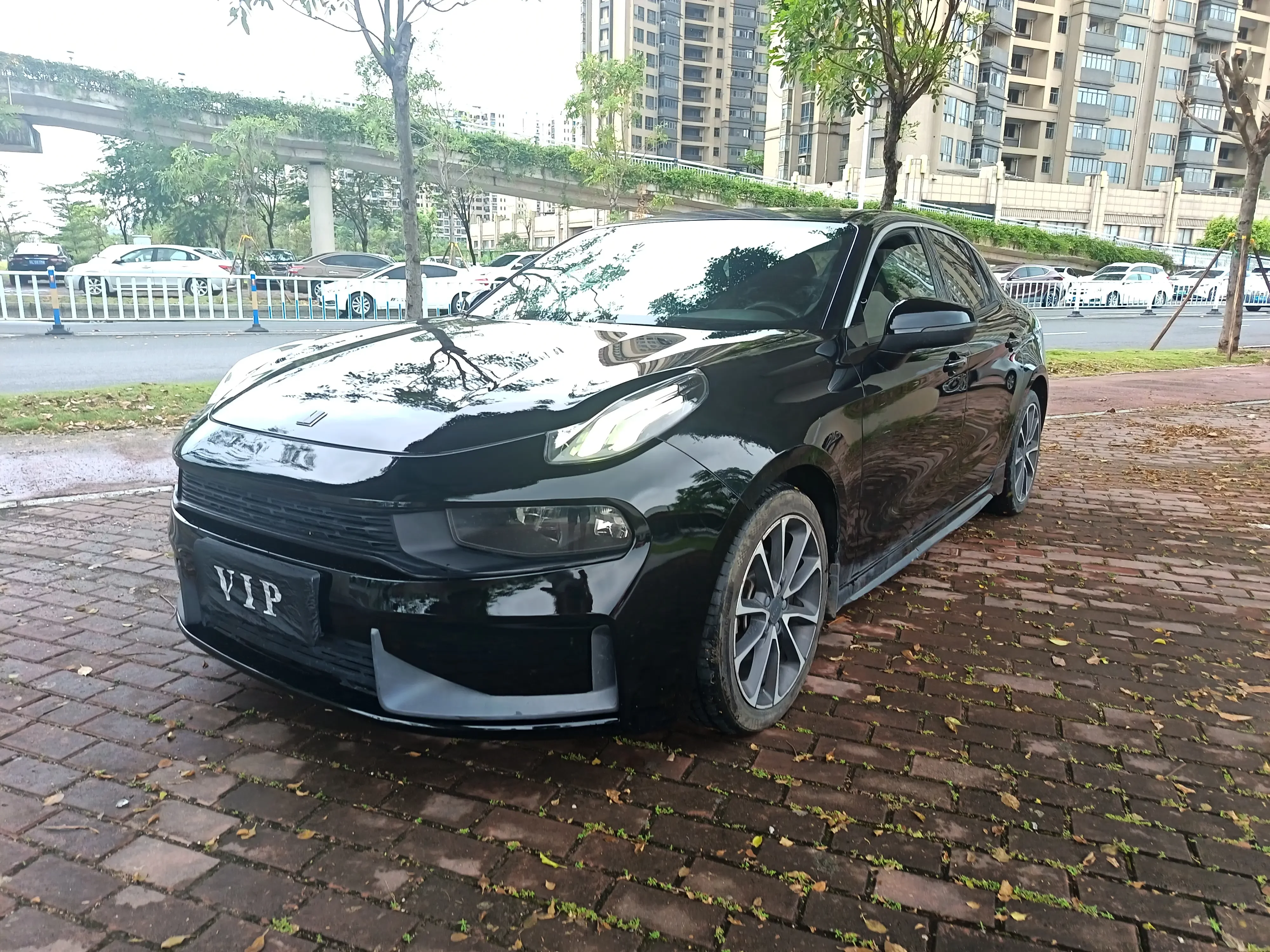 Lynk & Co 03