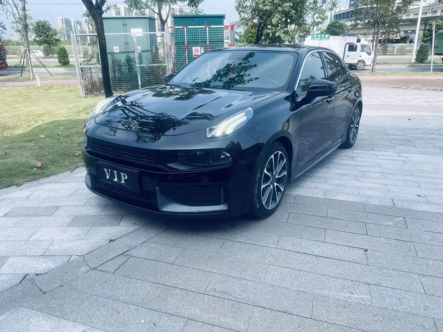 Lynk & Co 03