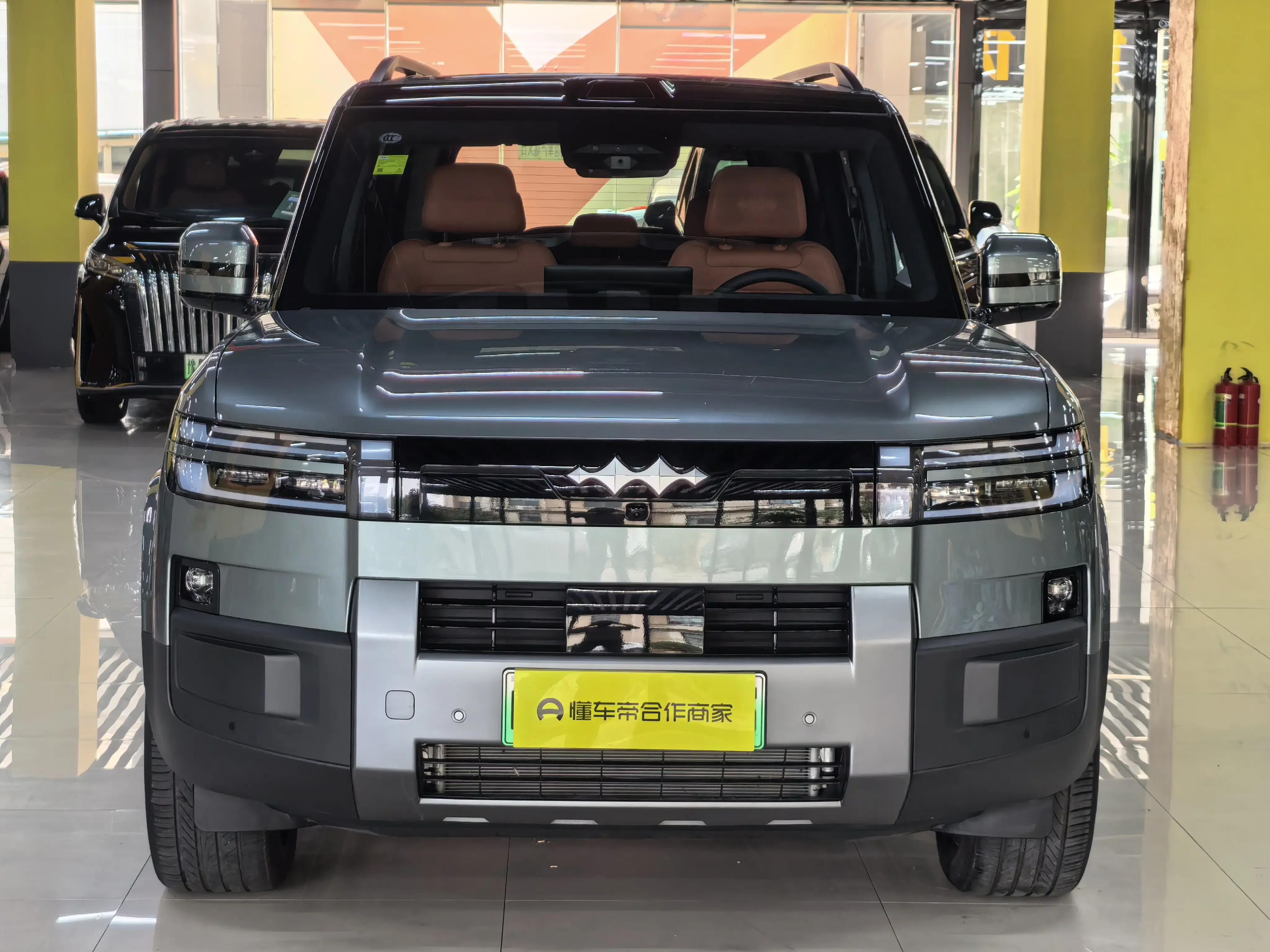 BYD Leopard Titanium 7 PHEV
