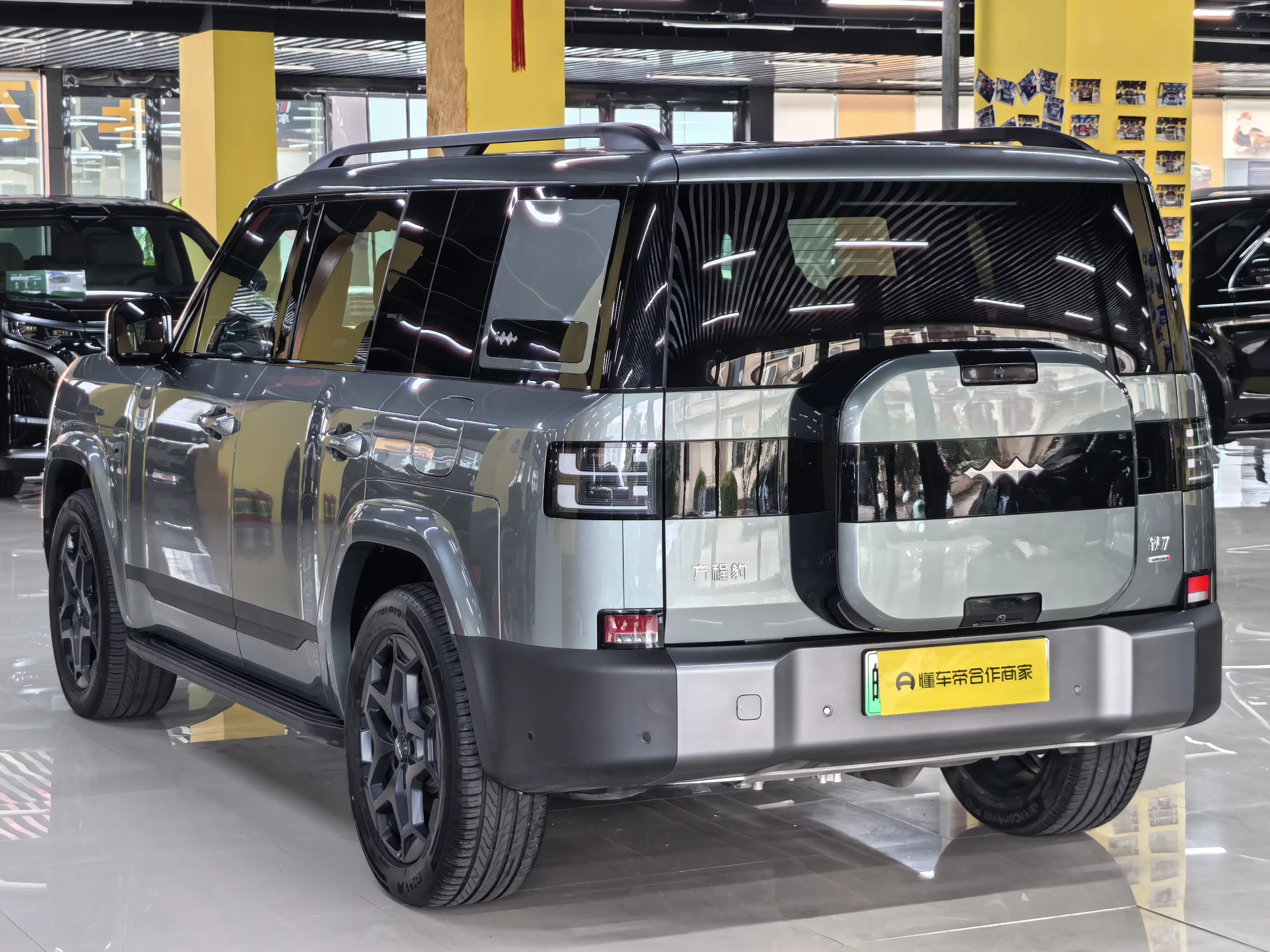 BYD Leopard Titanium 7 PHEV