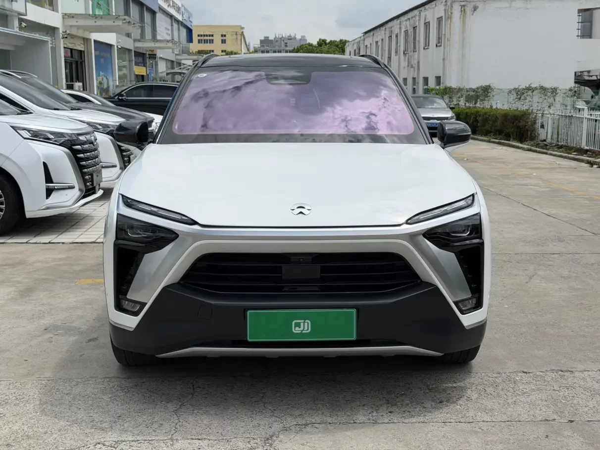 NIO ES8