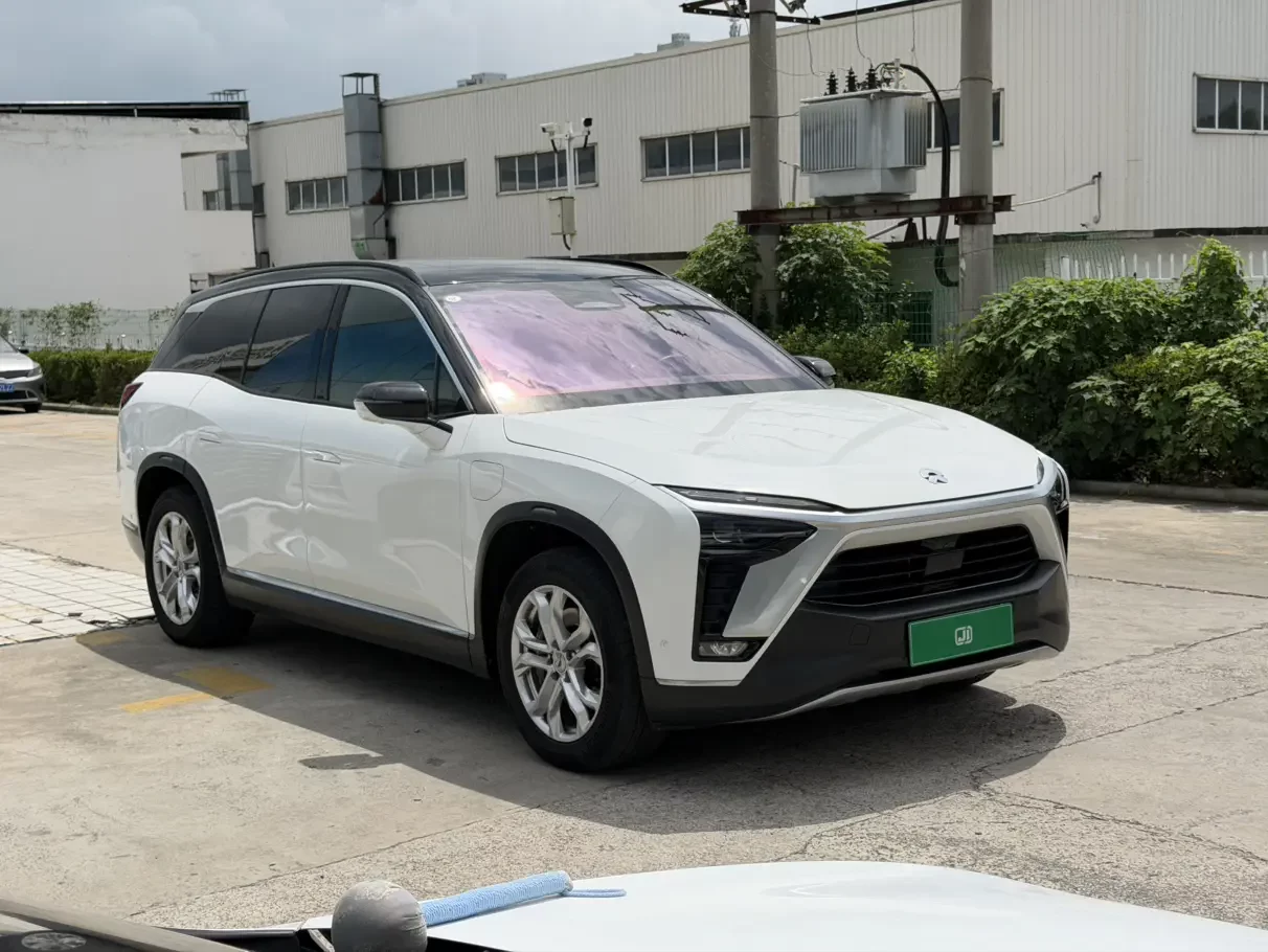 NIO ES8