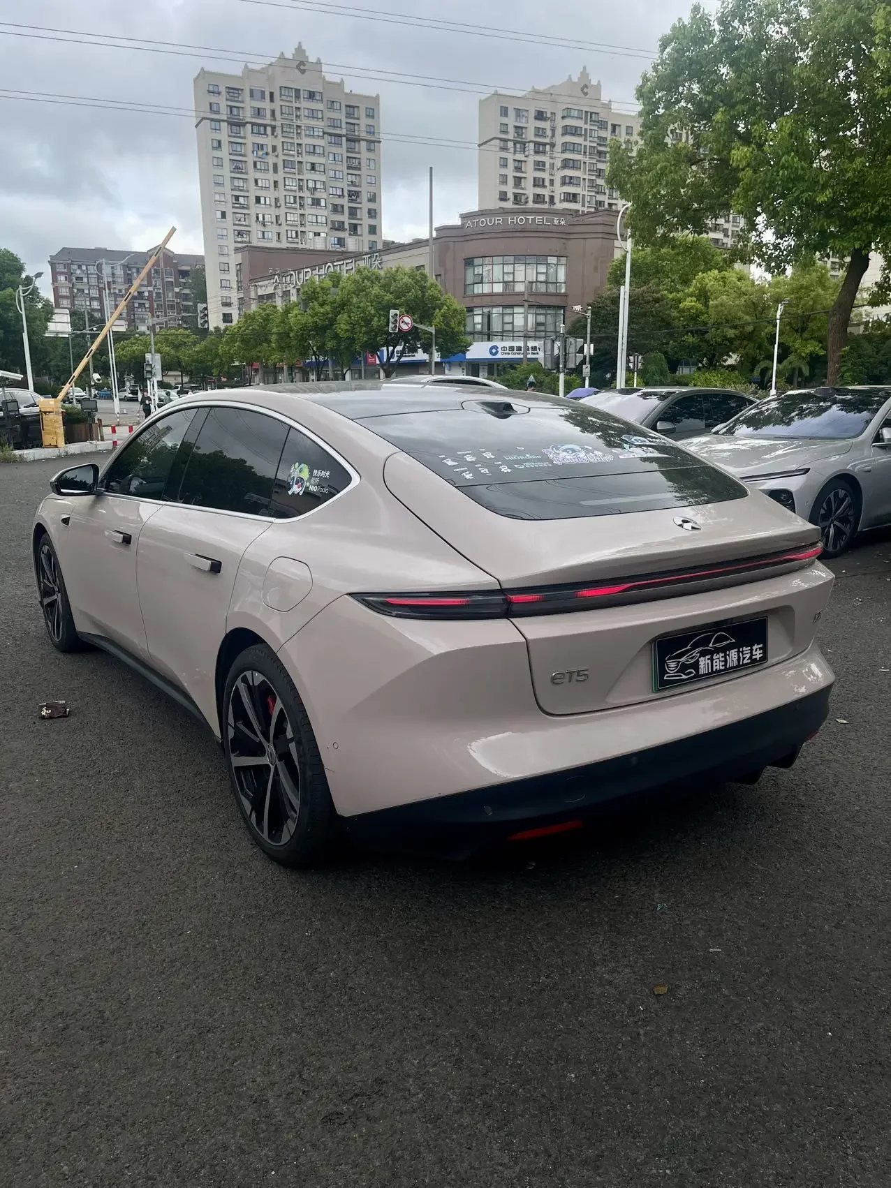 NIO ET5