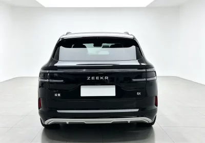 ZEEKR 8X